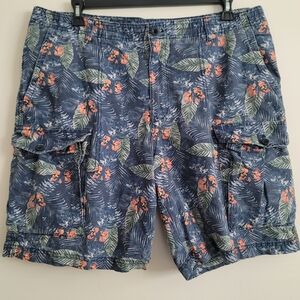 Izod Saltwater Blue Tropical Cargo Shorts Men's Size 38 X 9.5